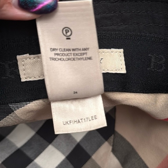 Burberry Checkered Bucket Hat - Picture 5 of 10